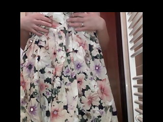 란제리 Sissy and her flowery skirt with shiny lining.