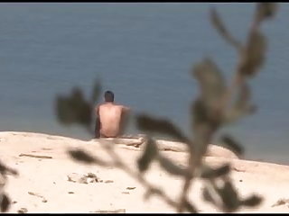 스페인 A stranger falls for Jotade's big cock at the nudist beach