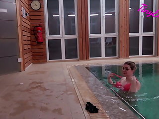 De nudismo German   By Lifeguard - Blowjob In Swimming Pool